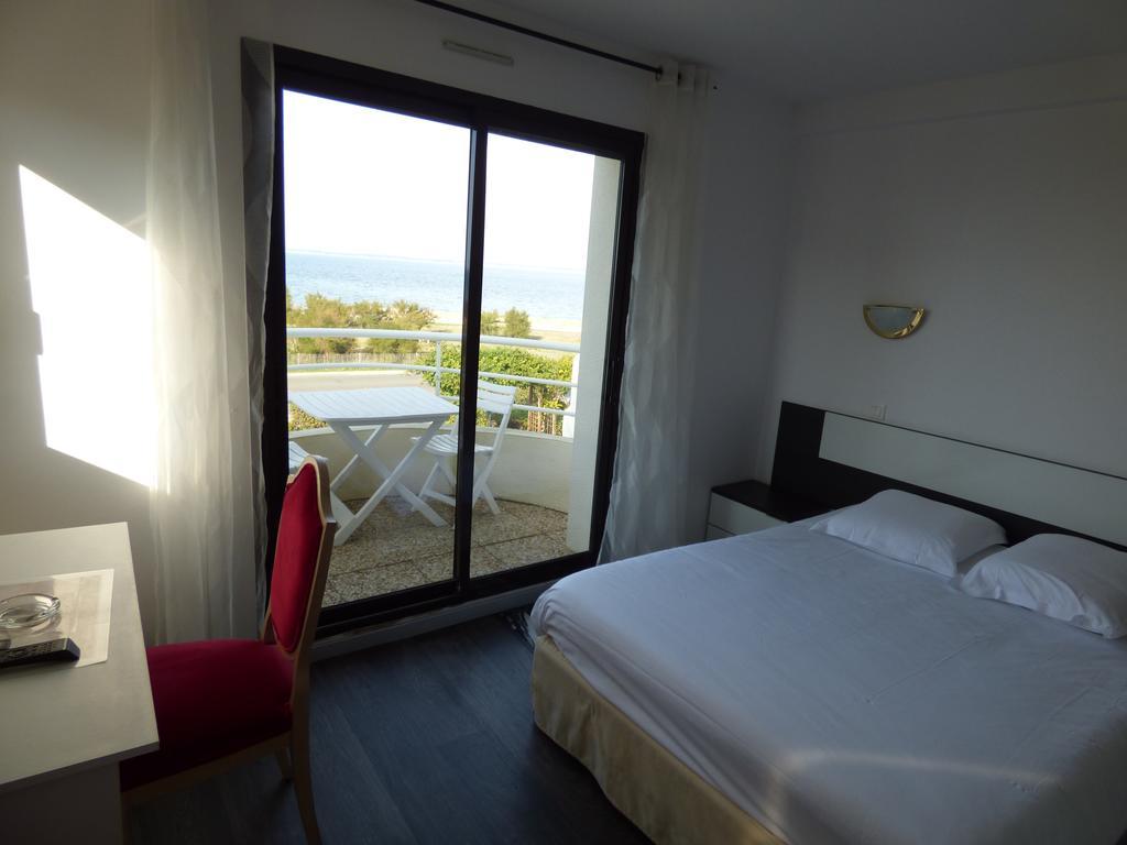 Hotel Castel Moor Льо Кроази Екстериор снимка