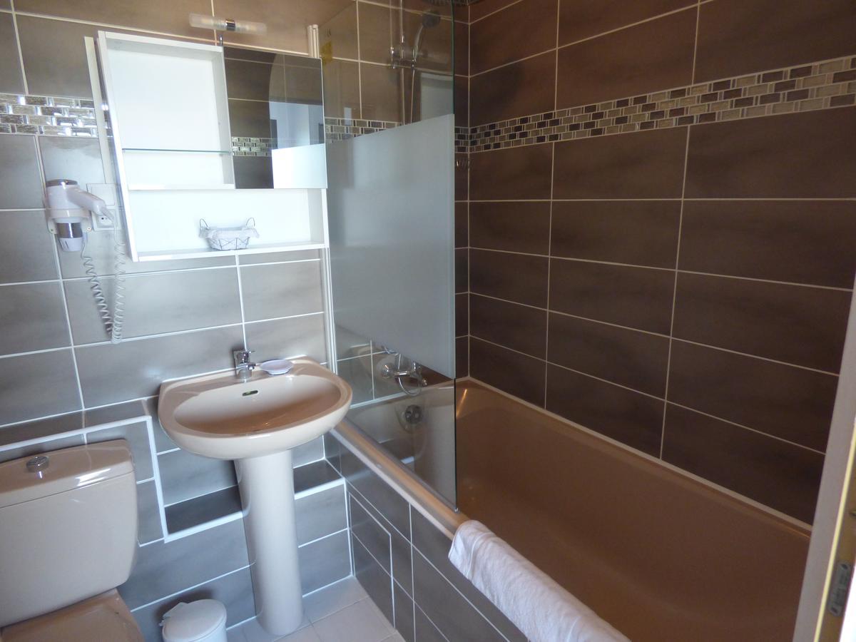 Hotel Castel Moor Льо Кроази Екстериор снимка